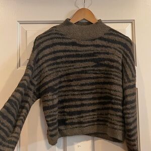MOCK NECK SWEATER
